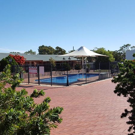 Gateway Motor Inn - Self Check-In Broken Hill Exteriör bild