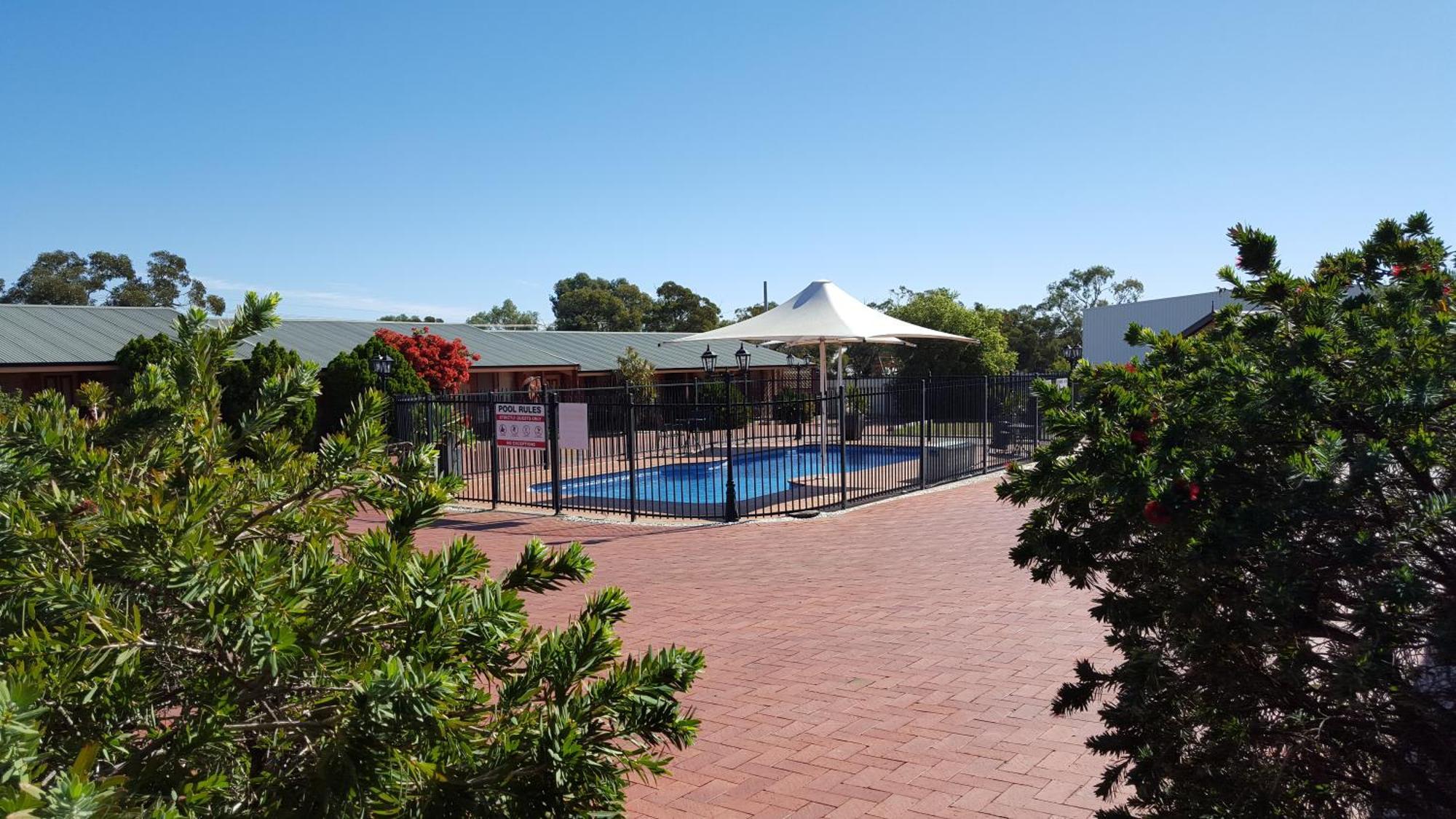 Gateway Motor Inn - Self Check-In Broken Hill Exteriör bild